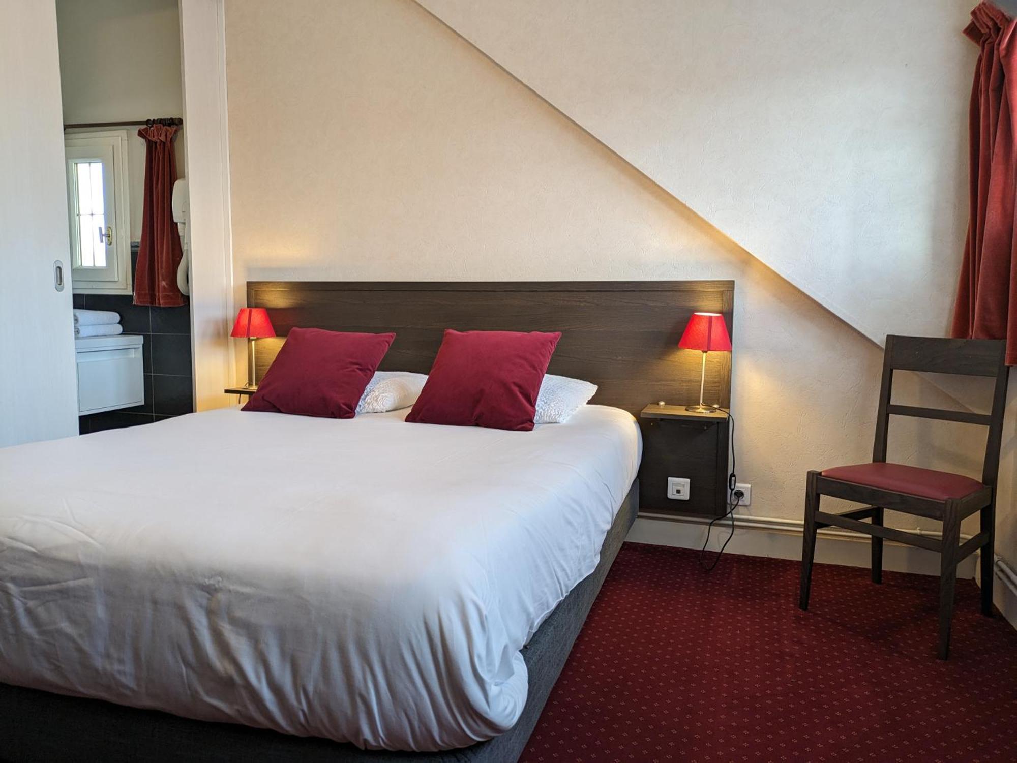 Logis Le Saint Florent Hotel 3*