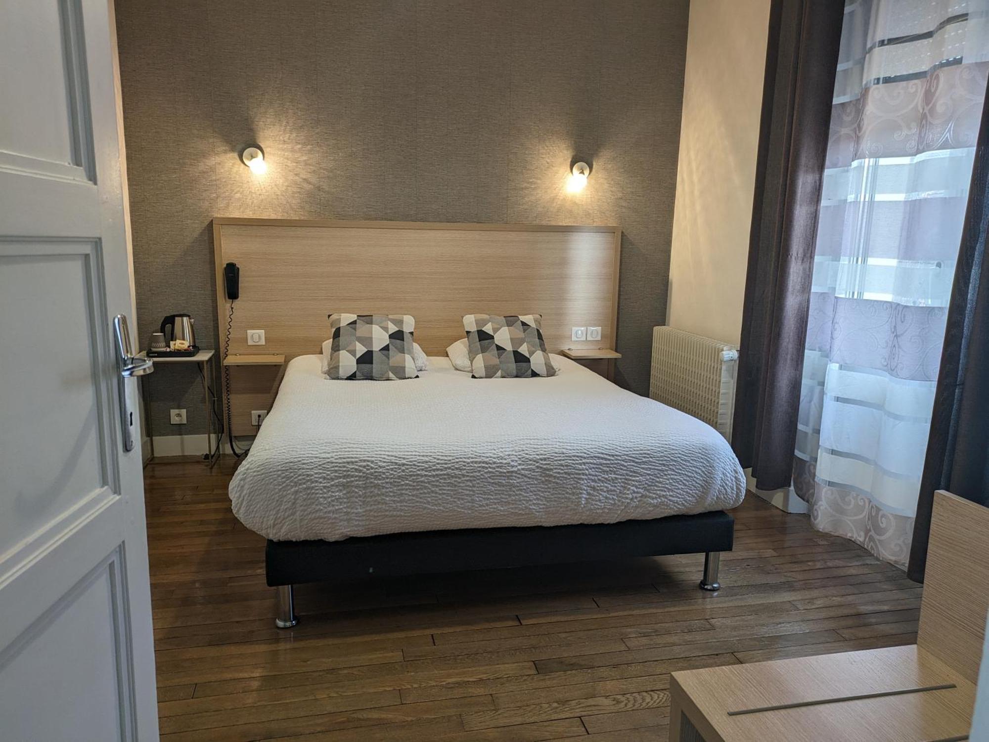 Logis Le Saint Florent Hotel