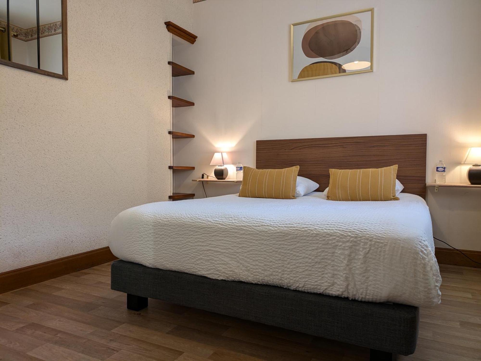 Logis Le Saint Florent Hotel