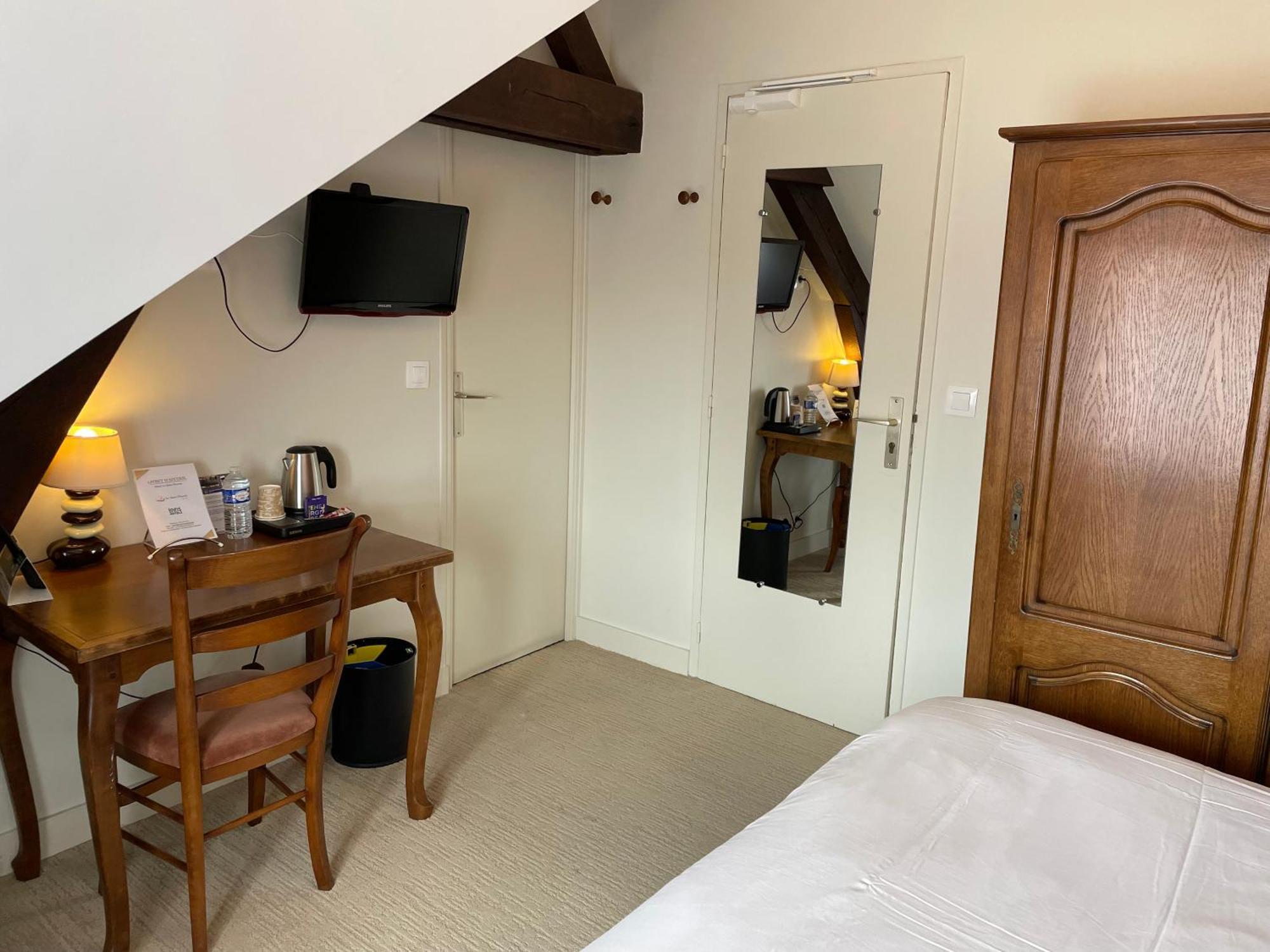 Logis Le Saint Florent Hotel
